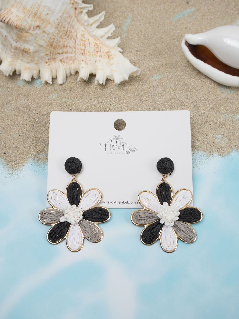 Daisy Delight Raffia Earrings – Black + White
